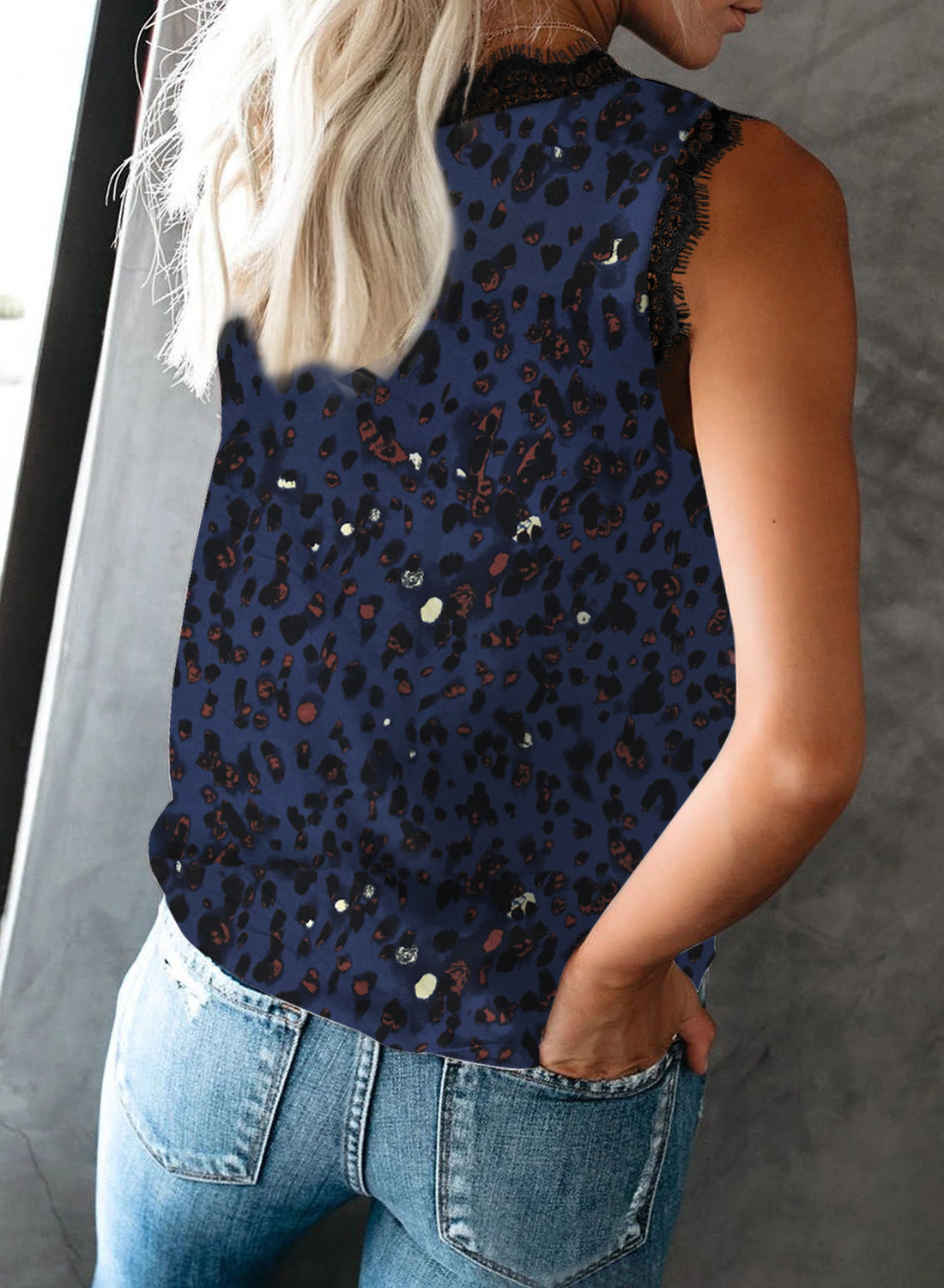 Summer Women's Lace V-Neck Sleeveless Blouse (Plus Size)